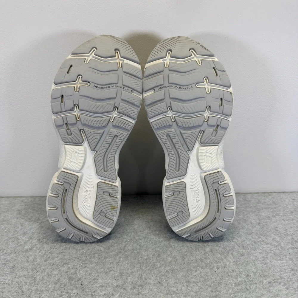 Brooks Ghost 15 Womens Shoes Size 7.5 Grey & White Running Sneakers 1203801B112